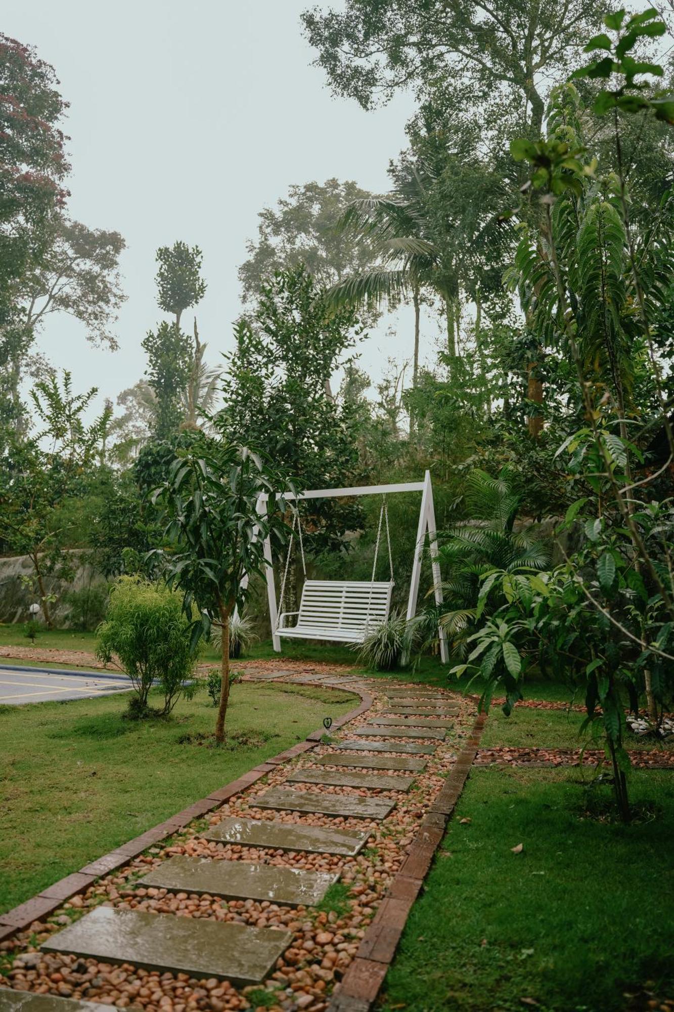 Haze Woods Resort Vaduvanchal Exterior foto